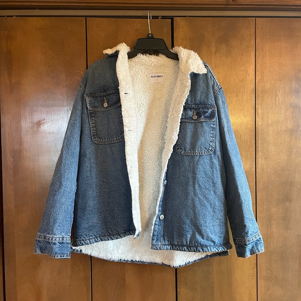 Medium old navy fleece lined jean jacket.Worn once.With pockets.Great condition